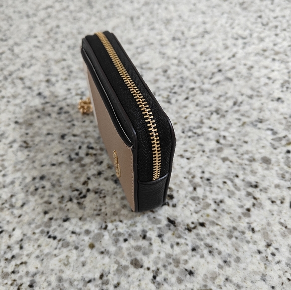 NEW Coach Zip Card Case In Colorblock (Gold/Chalk Multi) - Picture 5 of 6